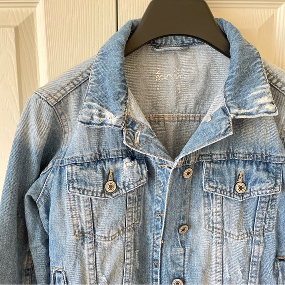 Zara Denim Cropped Jean Jacket Wash - Picture 5 of 13